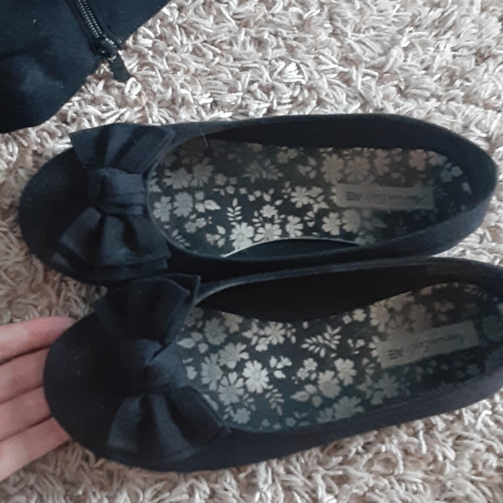 Shoes - Picture 3 of 3